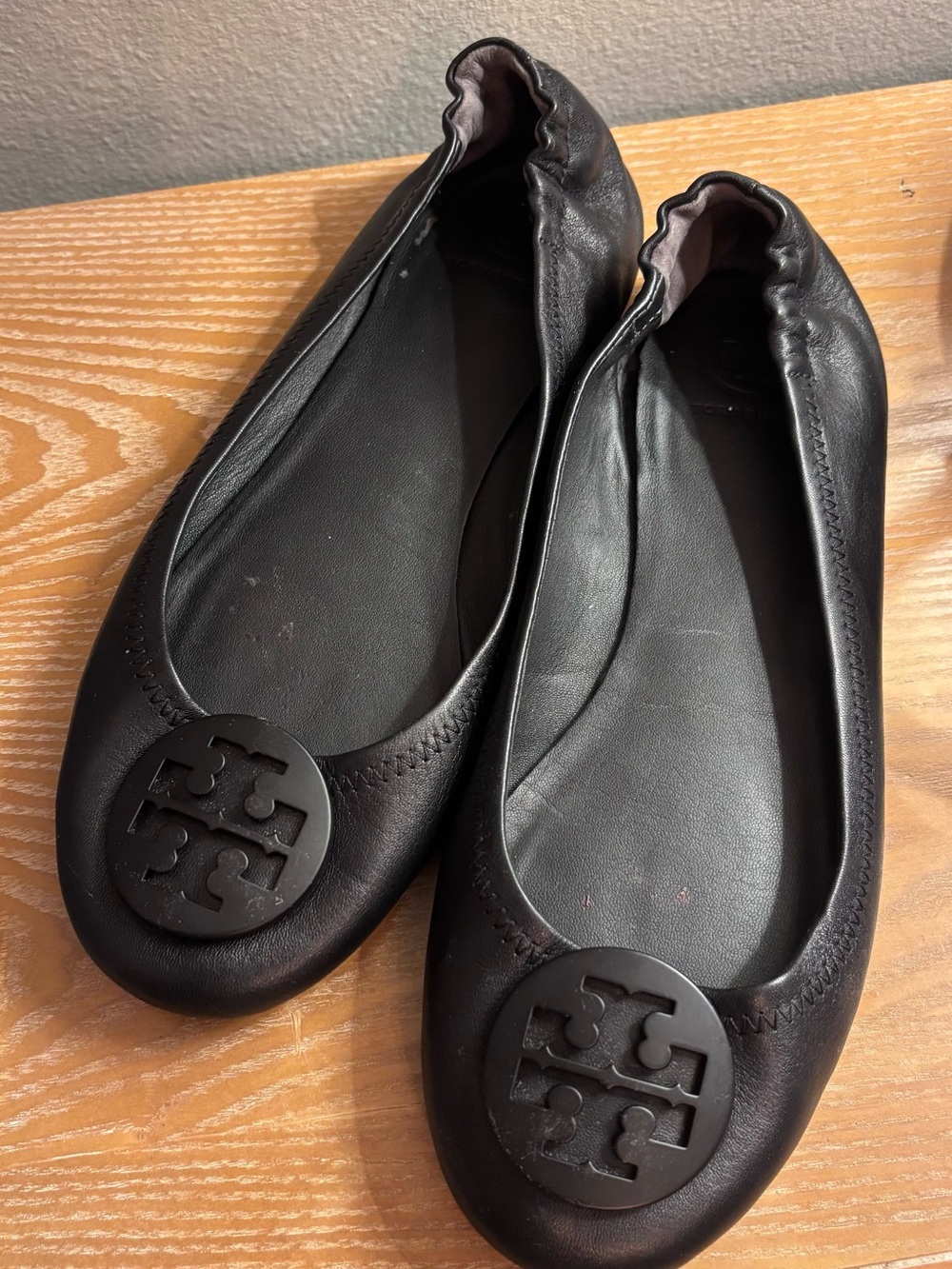 Tory Burch Black Leather Logo Ballet Flats